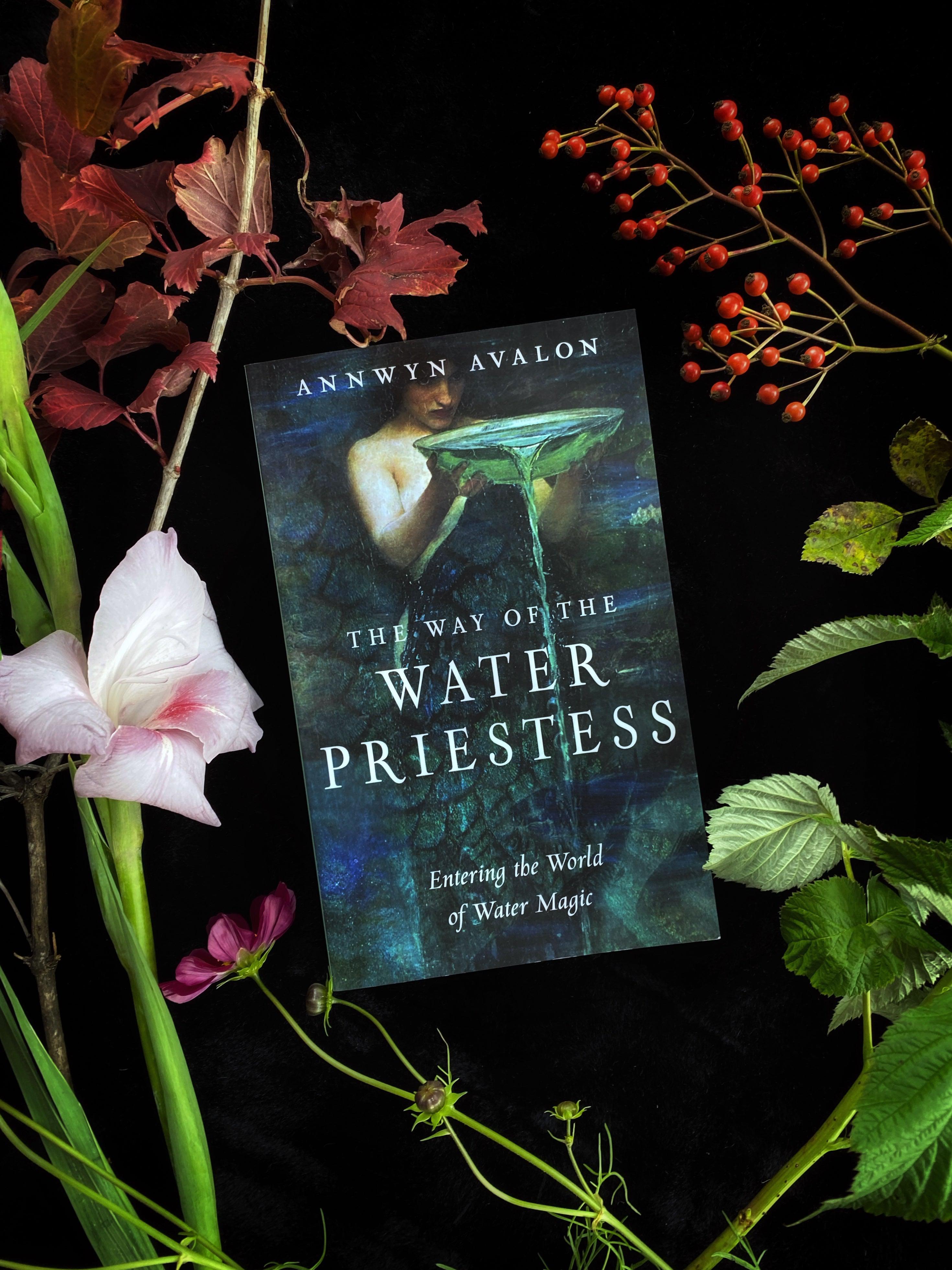 Way of the Water Priestess : Entering the World of Water Magic - Keven Craft Rituals