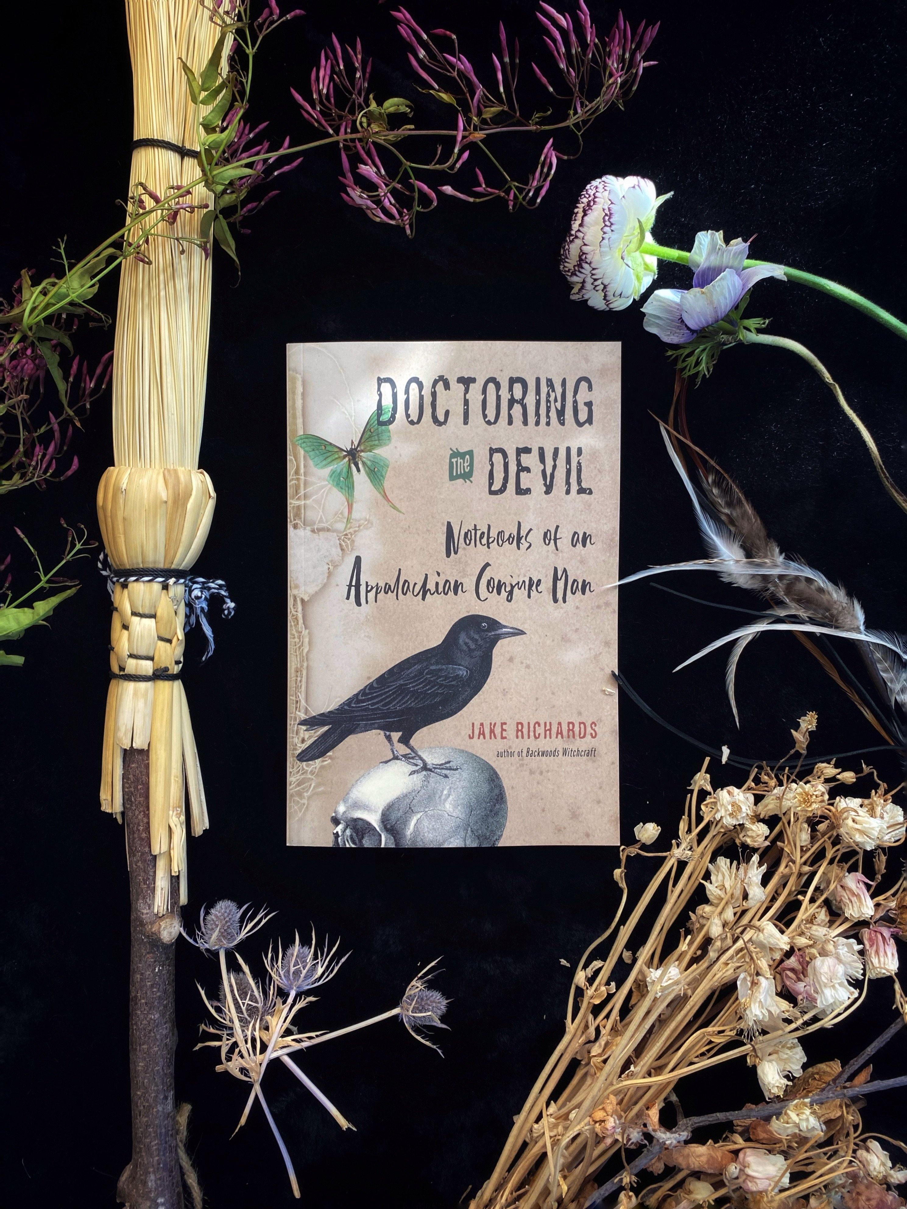Doctoring the Devil : Notebooks of an Appalachian Conjure Man - qmeb