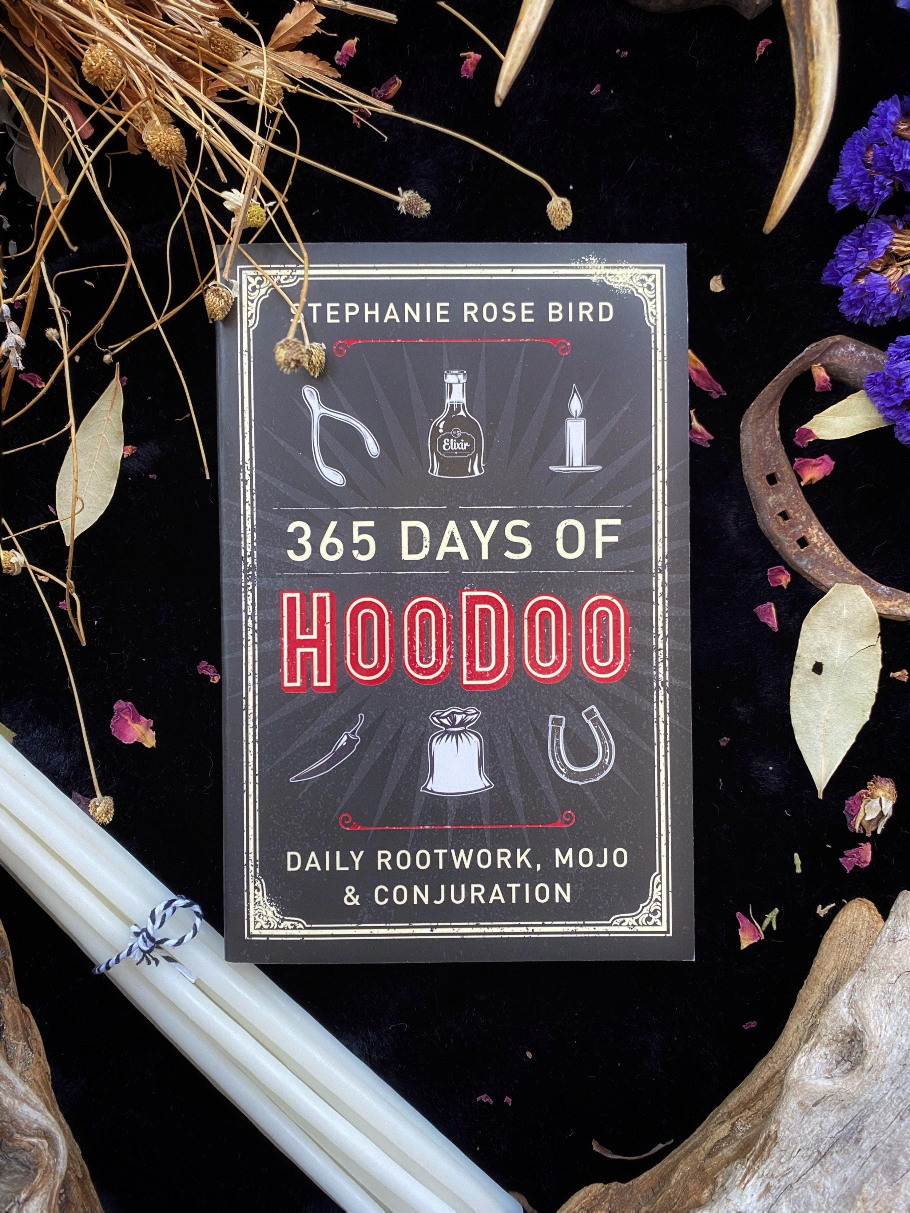 365 Days of Hoodoo: Daily Rootwork, Mojo & Conjuration - qmeb