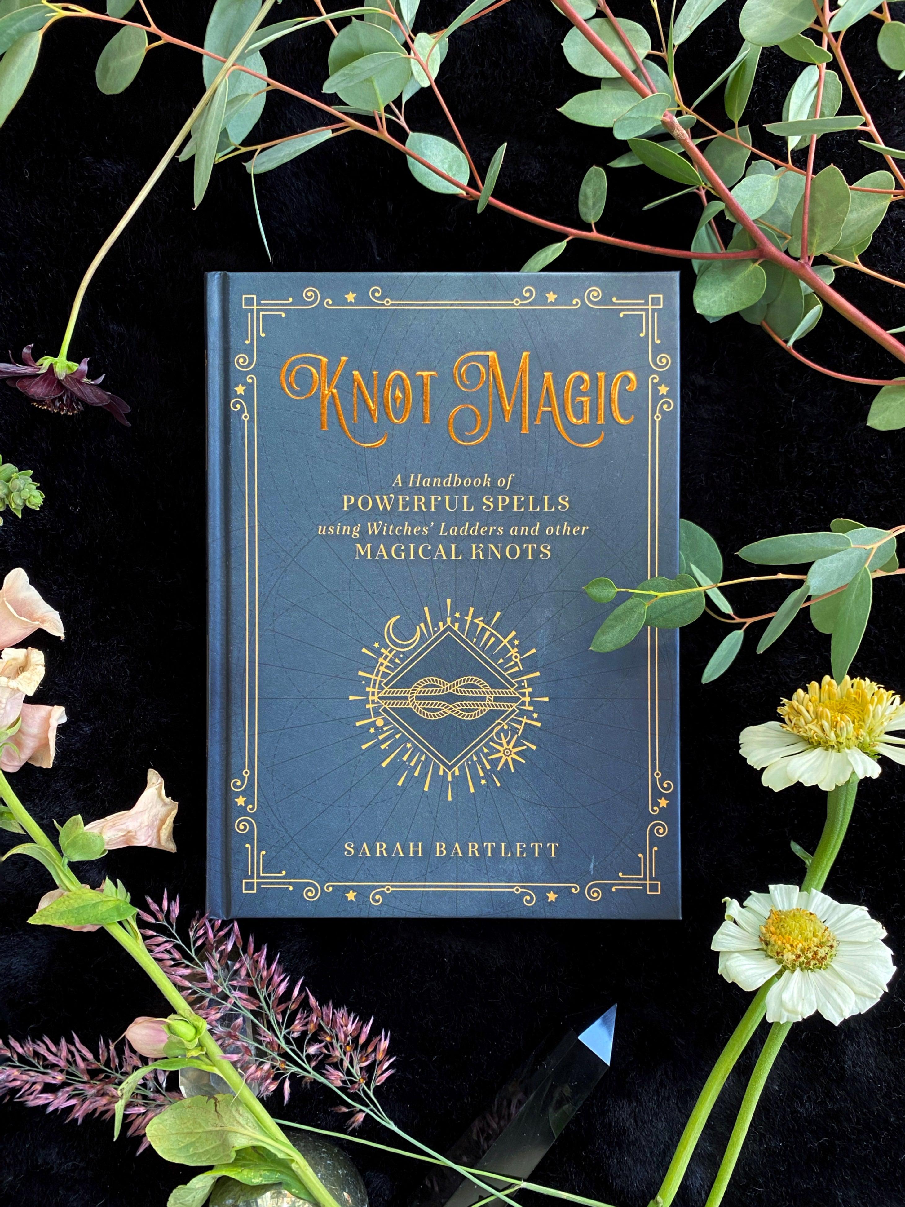 Knot Magic: A Handbook of Powerful Spells Using Witches' Ladders and other Magical Knots - Keven Craft Rituals